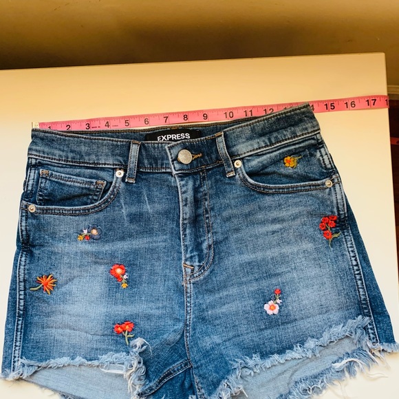 Express Pants - Express Jean shorts with embroidery  size 4
